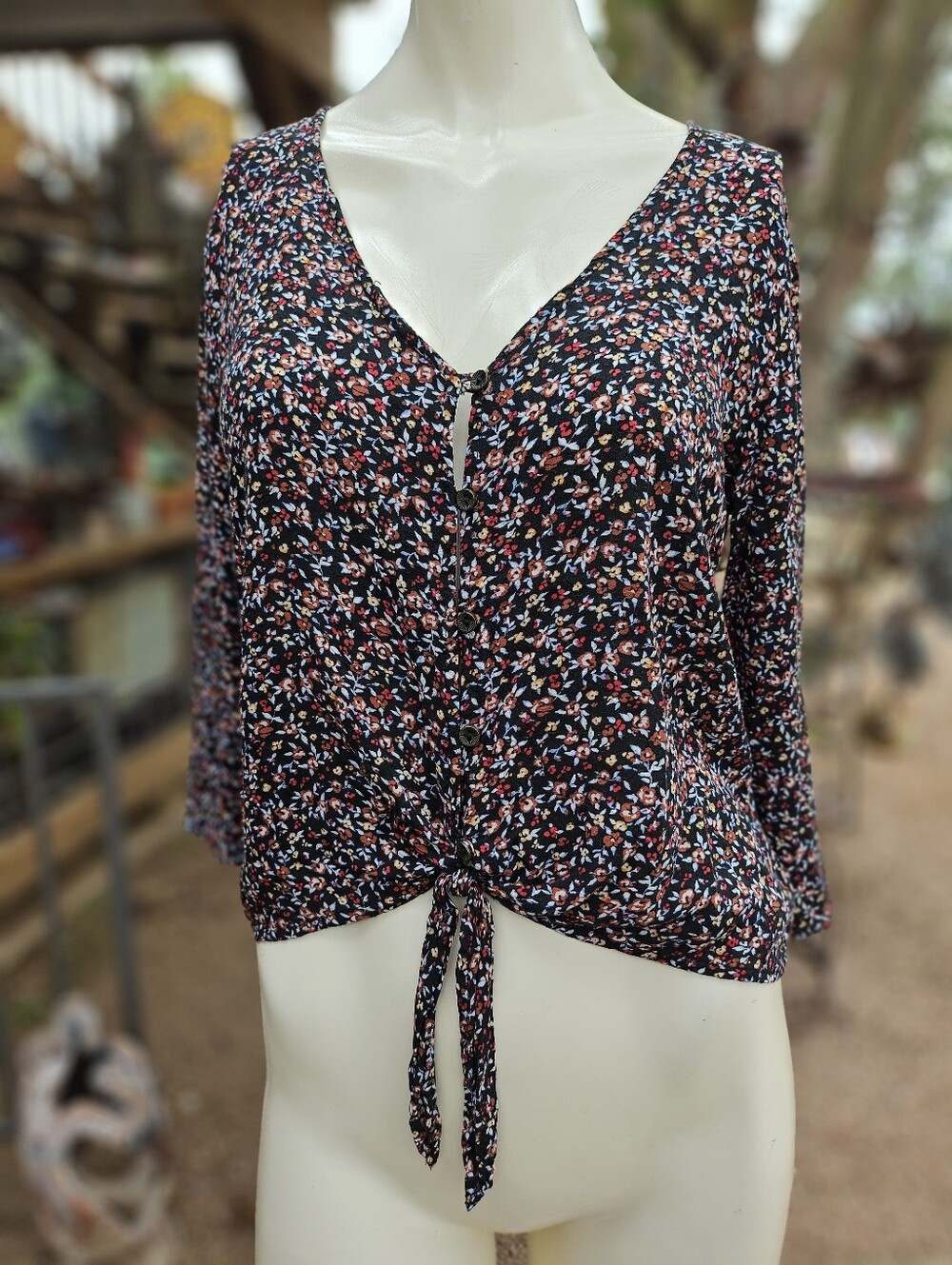 Jolt Black Multi-colored Floral Tie Front Button Blouse Suze Small